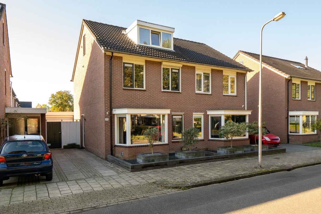 Te koop: Foto Woonhuis aan de Libellestraat 35 in Hengelo